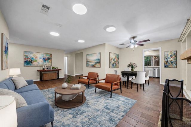 9215 Hunters TRCE E, Austin, TX 78758