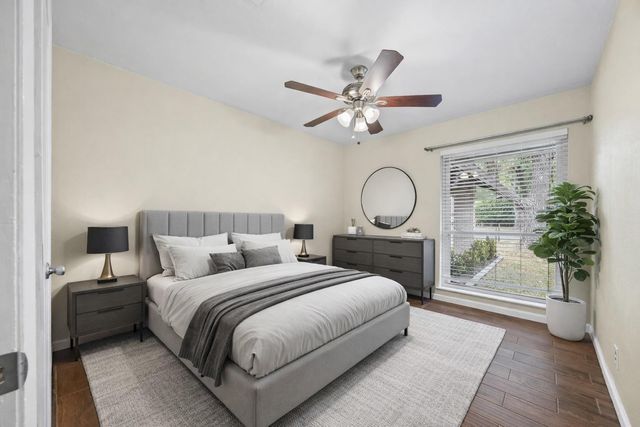 9215 Hunters TRCE E, Austin, TX 78758