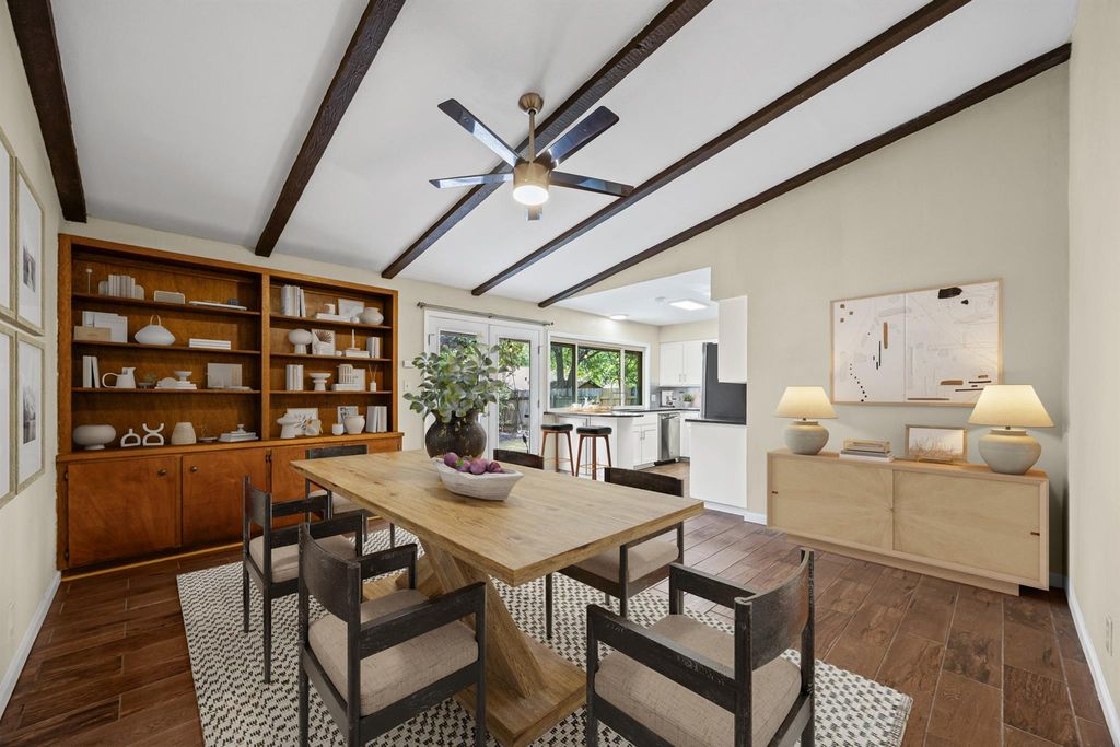 9215 Hunters TRCE E, Austin, TX 78758