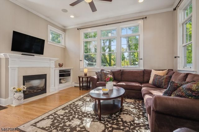 15 Fairview Ave, Glen Rock Boro, NJ 07452