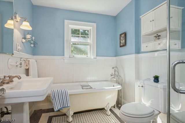 15 Fairview Ave, Glen Rock Boro, NJ 07452