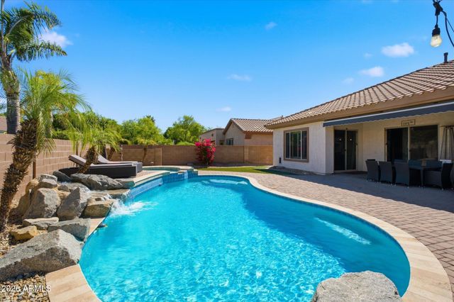 2106 E CRESCENT Place, Chandler, AZ 85249