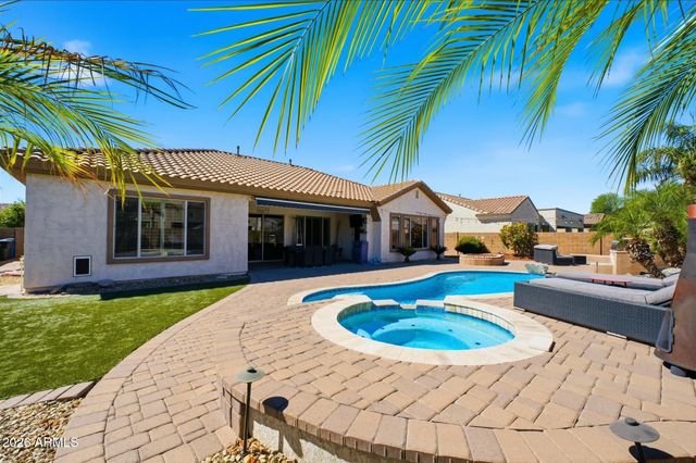 2106 E CRESCENT Place, Chandler, AZ 85249