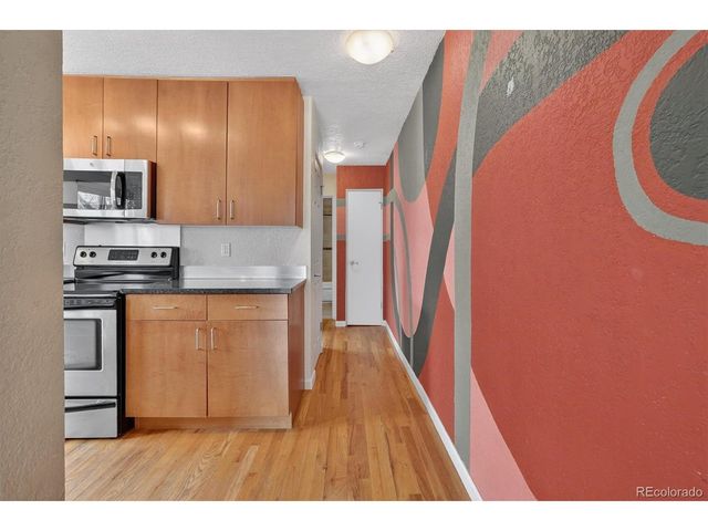 1336 N Logan St 401, Denver, CO 80203