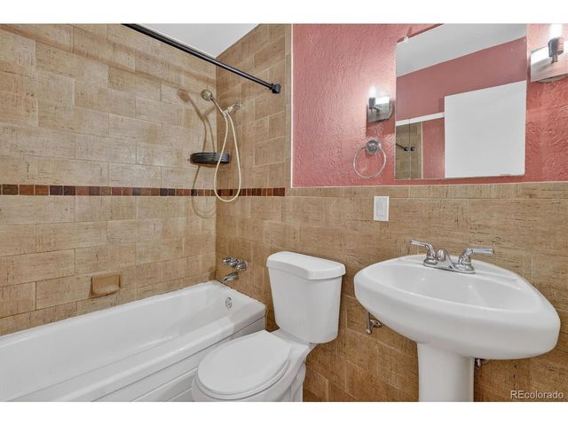 1336 N Logan St 401, Denver, CO 80203