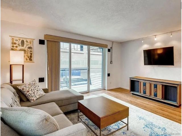 1336 N Logan St 401, Denver, CO 80203