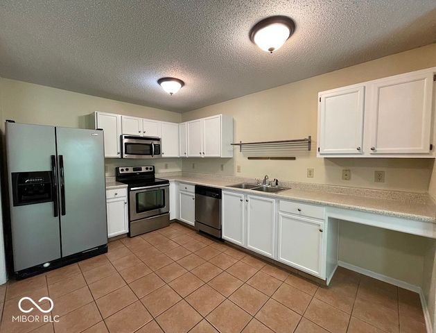 6909 Earlswood Drive, Indianapolis, IN 46217