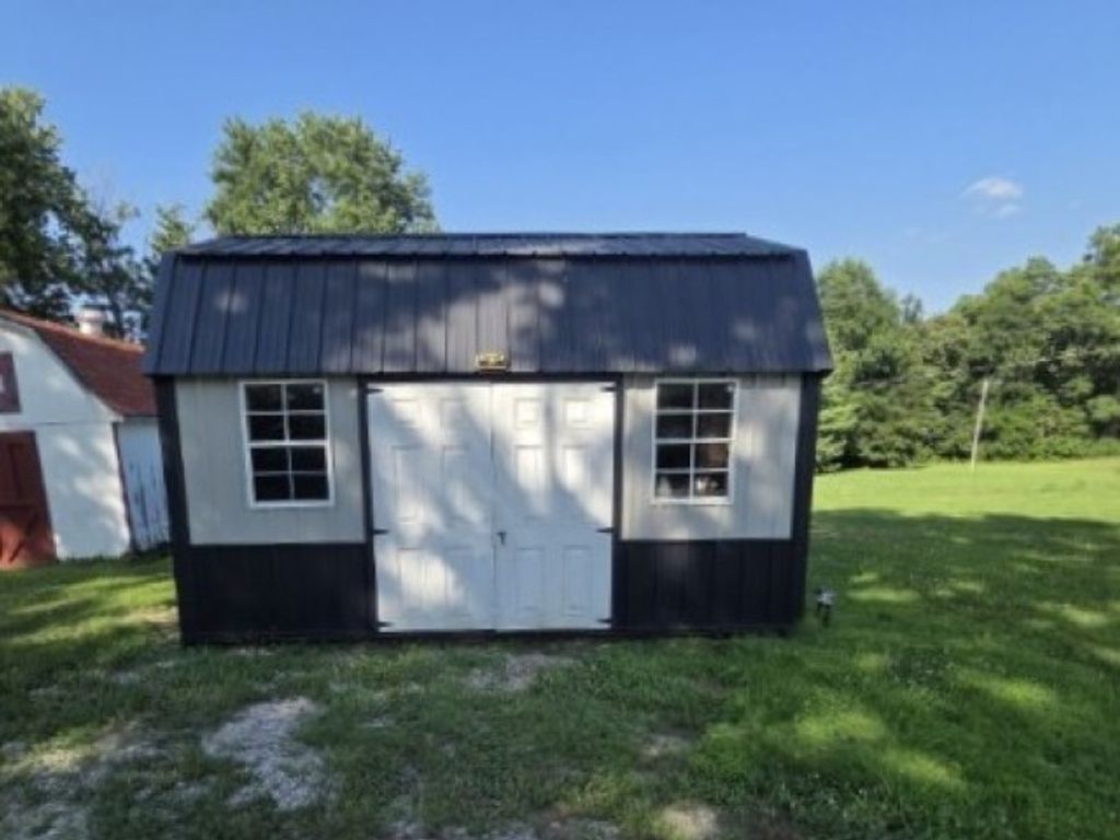Image 12 of property listing at 17288 N Il Highway 37, Mt Vernon, IL 62864