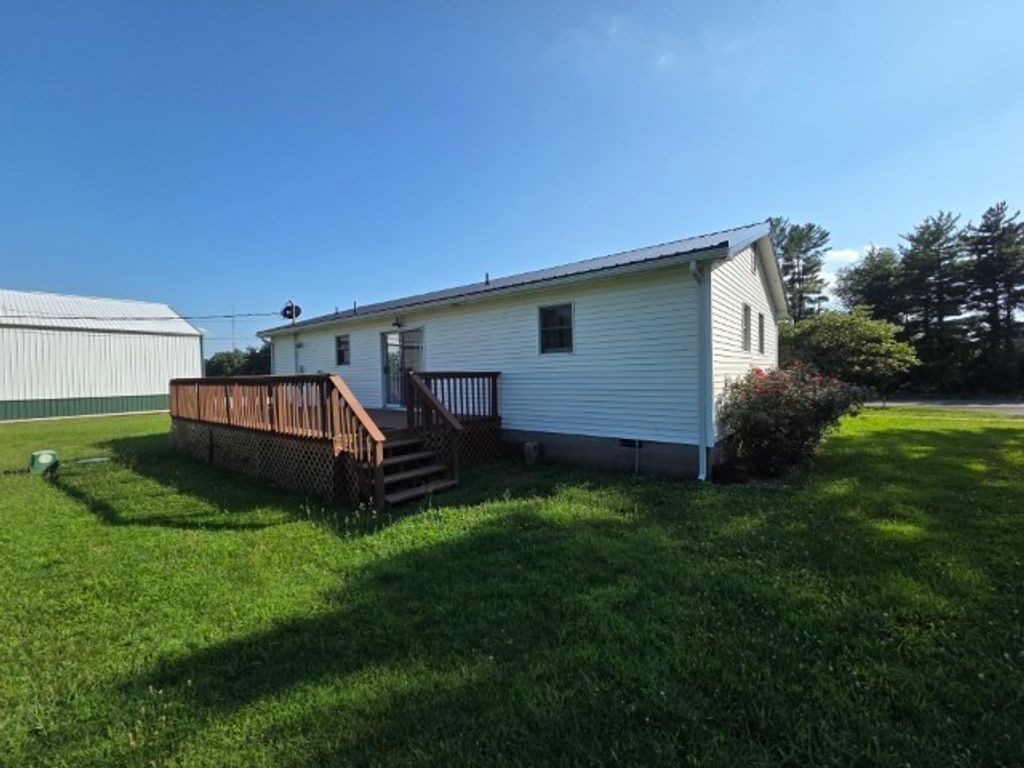 Image 14 of property listing at 17288 N Il Highway 37, Mt Vernon, IL 62864