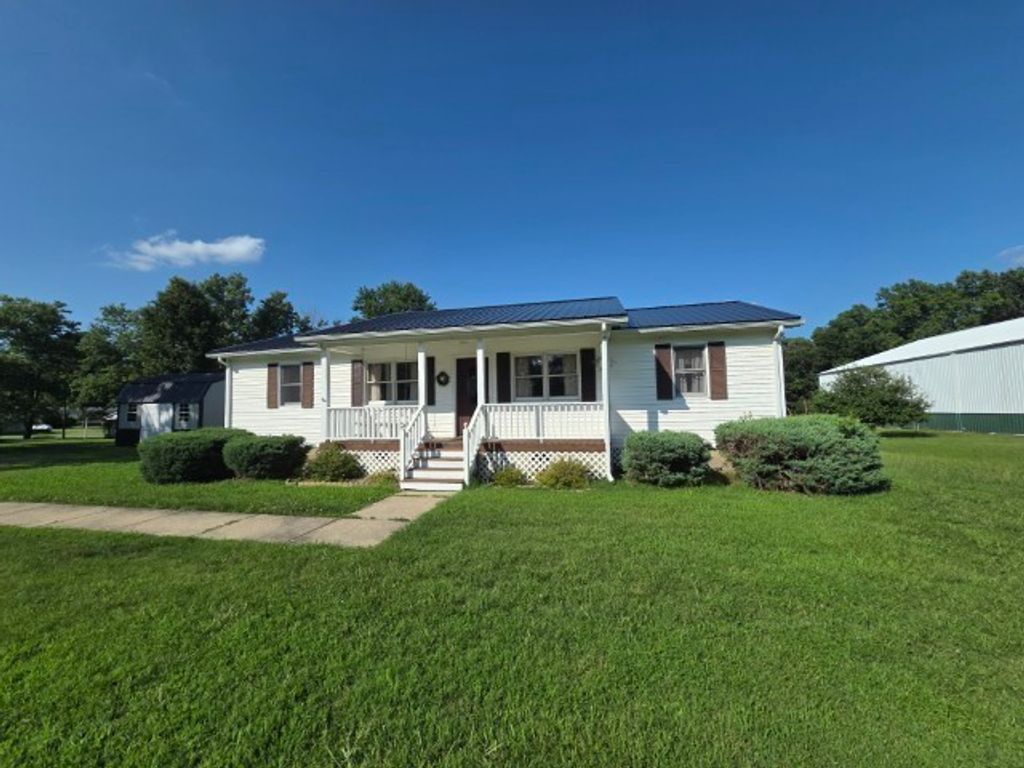 Image 15 of property listing at 17288 N Il Highway 37, Mt Vernon, IL 62864