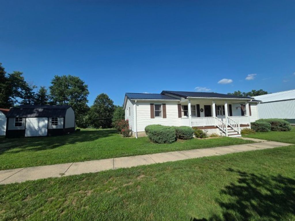 Image 16 of property listing at 17288 N Il Highway 37, Mt Vernon, IL 62864