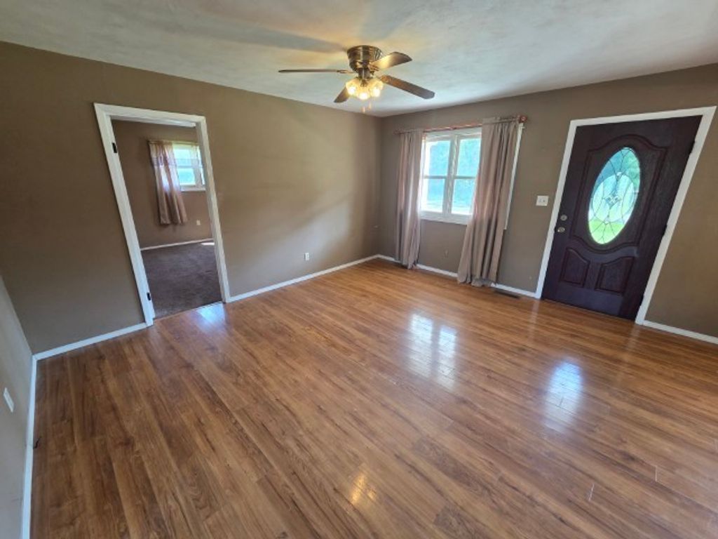 Image 19 of property listing at 17288 N Il Highway 37, Mt Vernon, IL 62864