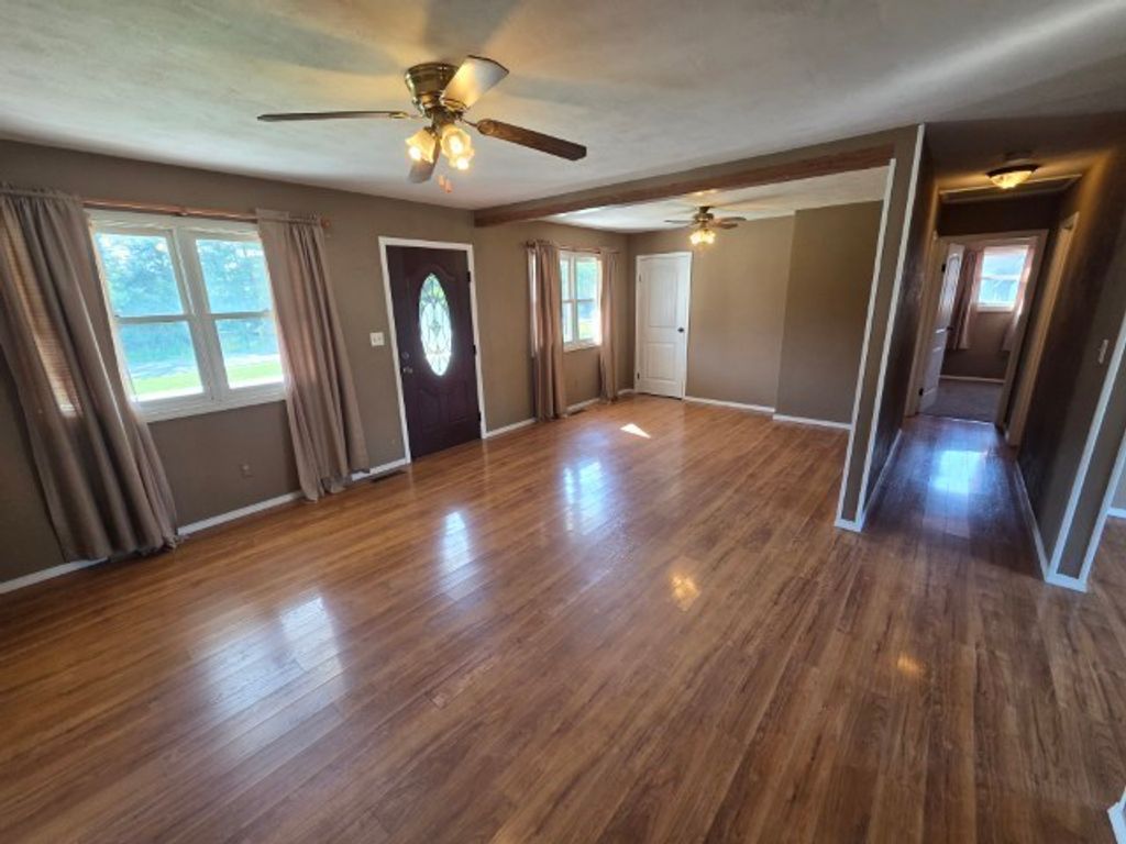 Image 20 of property listing at 17288 N Il Highway 37, Mt Vernon, IL 62864