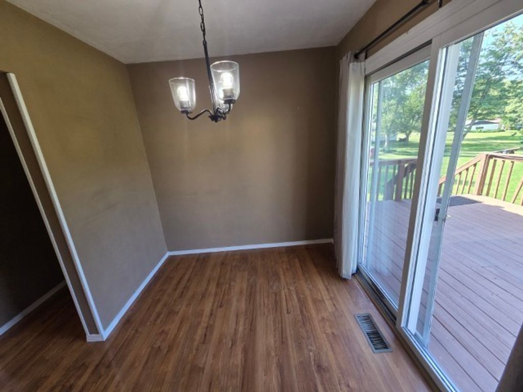 Image 22 of property listing at 17288 N Il Highway 37, Mt Vernon, IL 62864