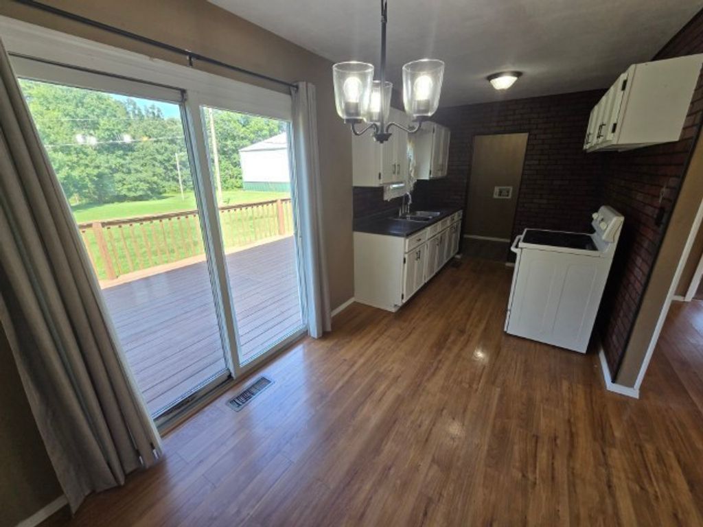 Image 23 of property listing at 17288 N Il Highway 37, Mt Vernon, IL 62864