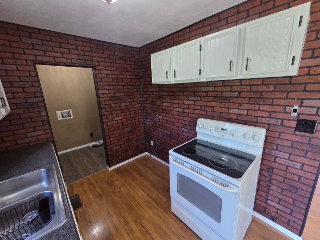 Image 25 of property listing at 17288 N Il Highway 37, Mt Vernon, IL 62864