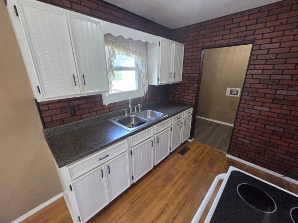 Image 26 of property listing at 17288 N Il Highway 37, Mt Vernon, IL 62864