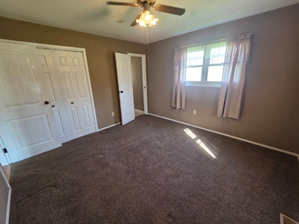 Image 27 of property listing at 17288 N Il Highway 37, Mt Vernon, IL 62864