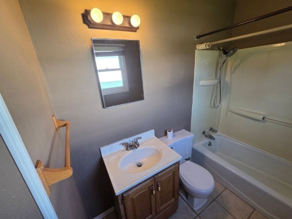 Image 30 of property listing at 17288 N Il Highway 37, Mt Vernon, IL 62864