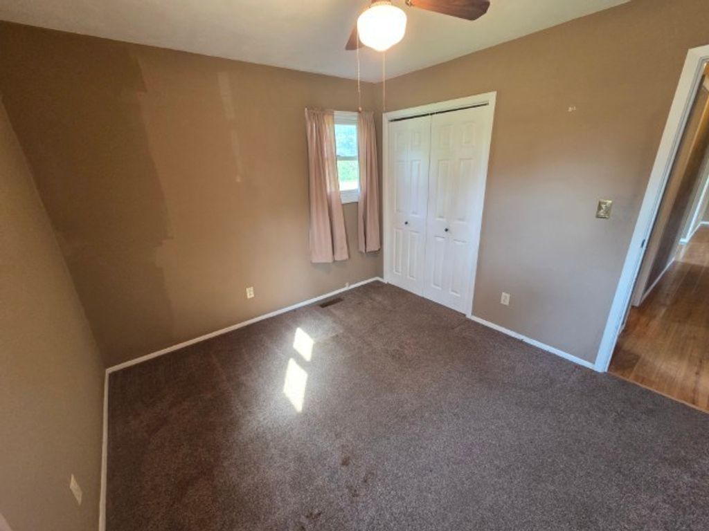 Image 31 of property listing at 17288 N Il Highway 37, Mt Vernon, IL 62864