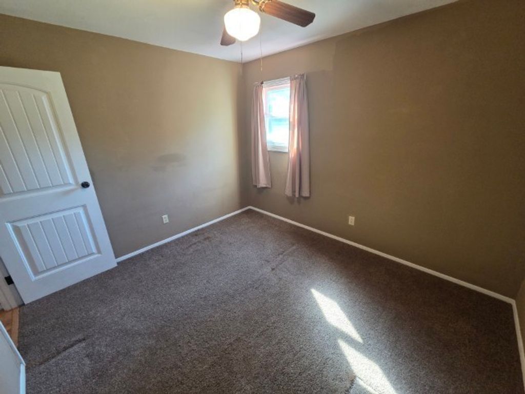 Image 32 of property listing at 17288 N Il Highway 37, Mt Vernon, IL 62864