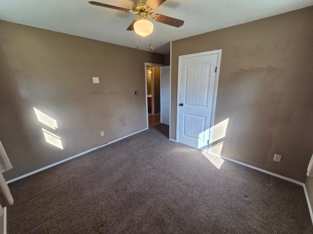 Image 33 of property listing at 17288 N Il Highway 37, Mt Vernon, IL 62864