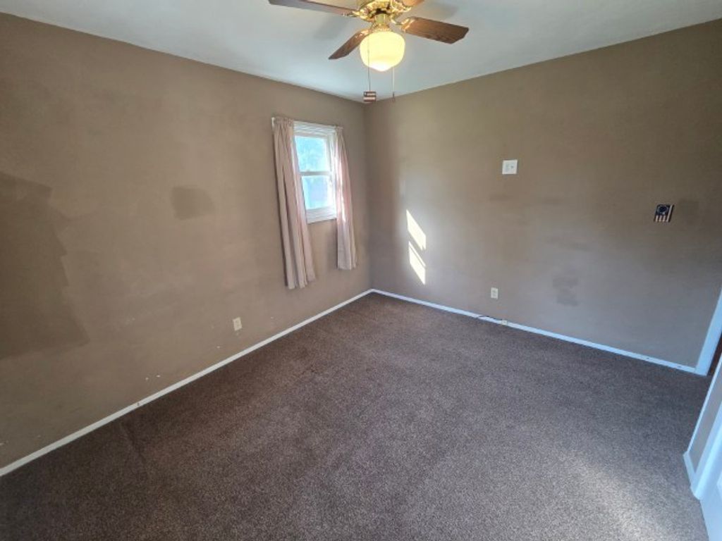 Image 34 of property listing at 17288 N Il Highway 37, Mt Vernon, IL 62864