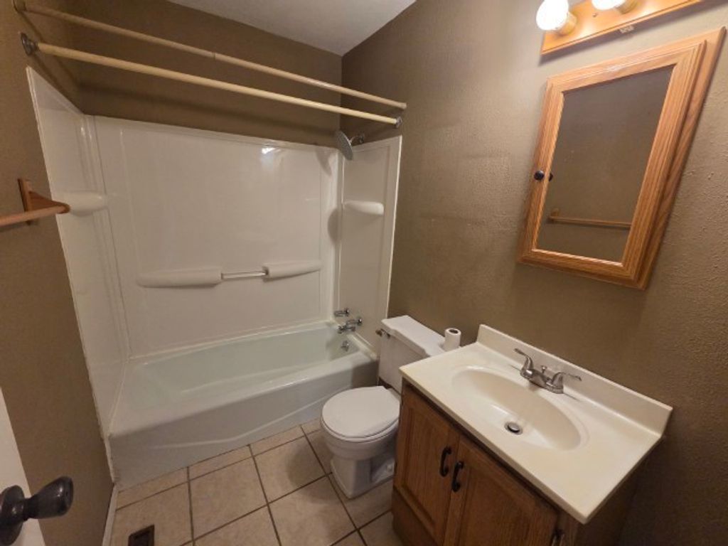 Image 36 of property listing at 17288 N Il Highway 37, Mt Vernon, IL 62864