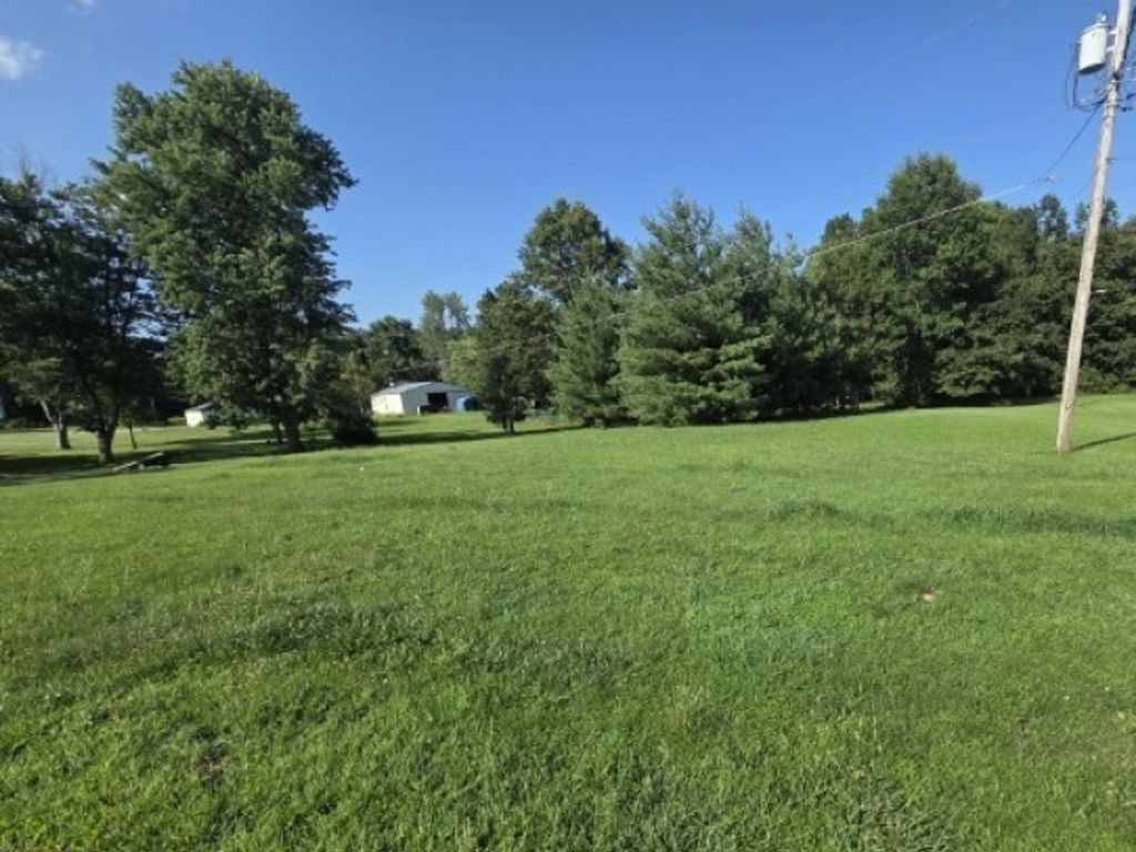 Image 38 of property listing at 17288 N Il Highway 37, Mt Vernon, IL 62864
