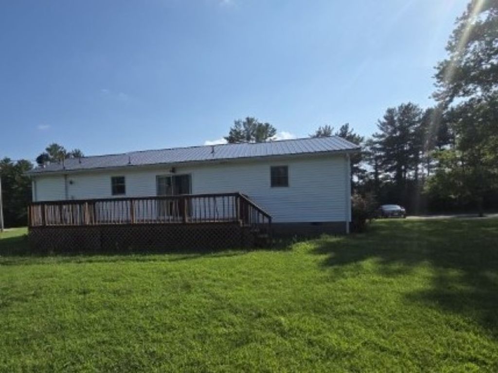 Image 39 of property listing at 17288 N Il Highway 37, Mt Vernon, IL 62864