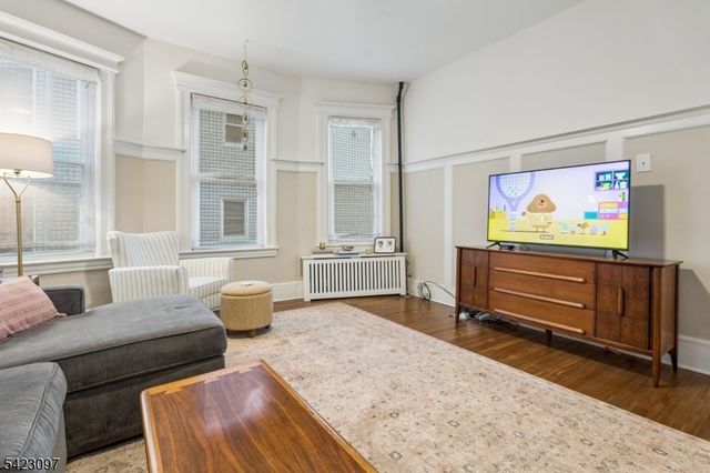 499 Valley St, Maplewood Twp., NJ 07040