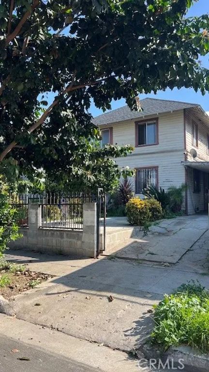 228 Rosemont, Los Angeles, CA 90026