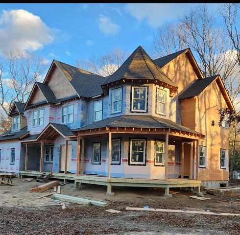 25a Randall, Shoreham, NY 11786