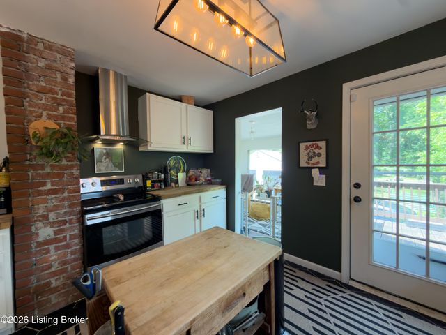 2611 Grinstead Dr, Louisville, KY 40206