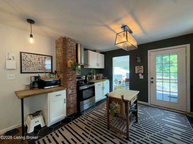 2611 Grinstead Dr, Louisville, KY 40206