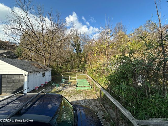 2611 Grinstead Dr, Louisville, KY 40206