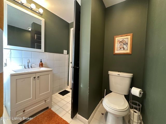2611 Grinstead Dr, Louisville, KY 40206