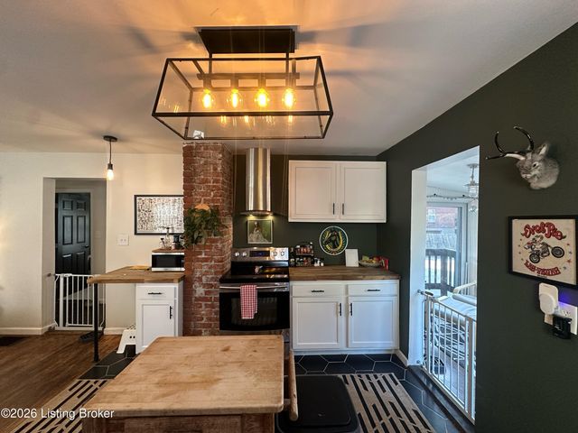 2611 Grinstead Dr, Louisville, KY 40206