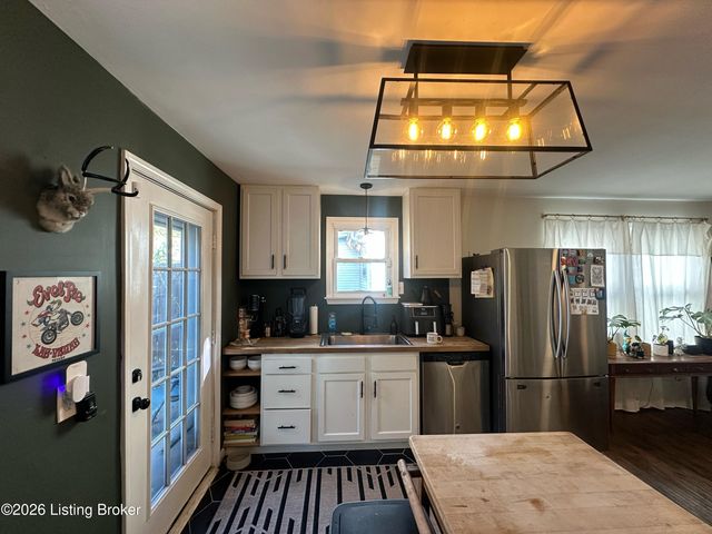 2611 Grinstead Dr, Louisville, KY 40206