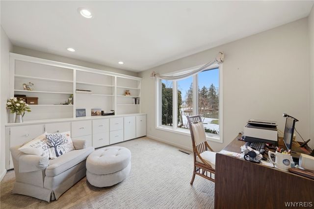 19 Rolling Meadow Ln, Amherst, NY 14051