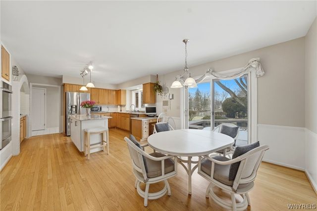 19 Rolling Meadow Ln, Amherst, NY 14051