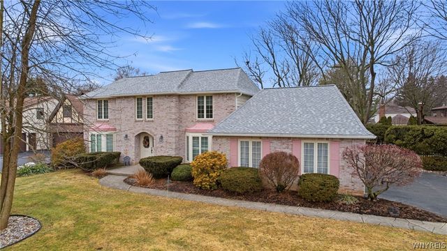 19 Rolling Meadow Ln, Amherst, NY 14051