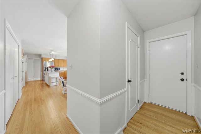 19 Rolling Meadow Ln, Amherst, NY 14051