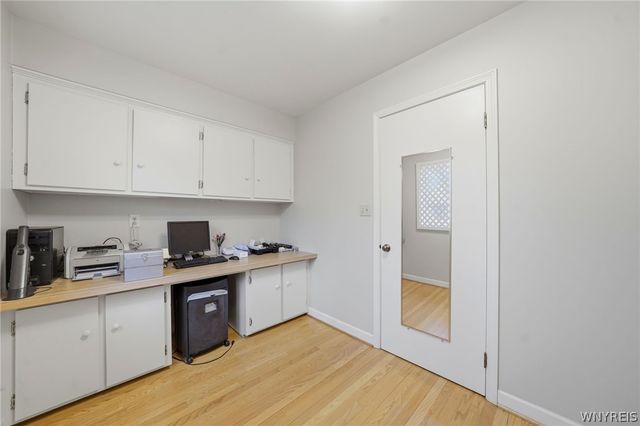 19 Rolling Meadow Ln, Amherst, NY 14051