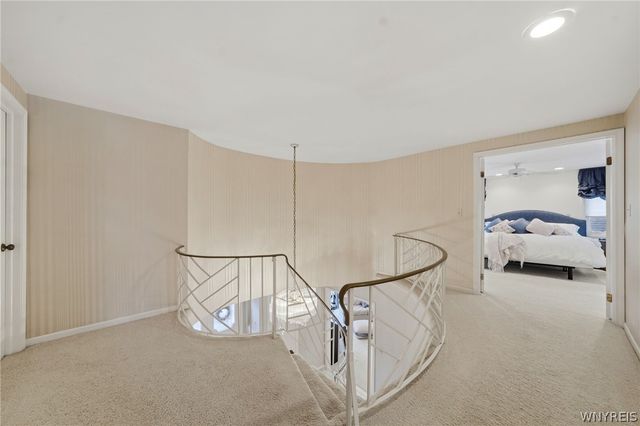 19 Rolling Meadow Ln, Amherst, NY 14051