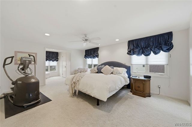 19 Rolling Meadow Ln, Amherst, NY 14051