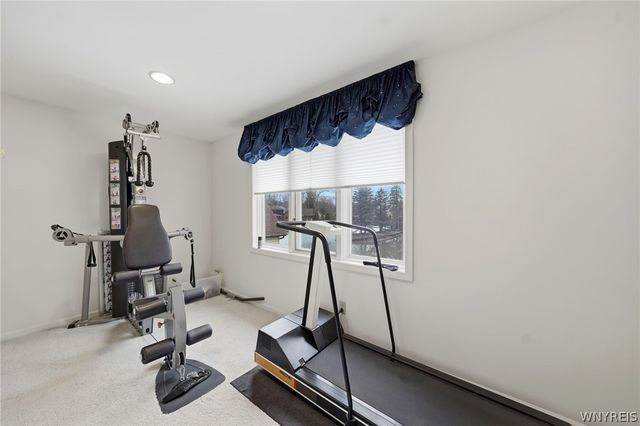 19 Rolling Meadow Ln, Amherst, NY 14051