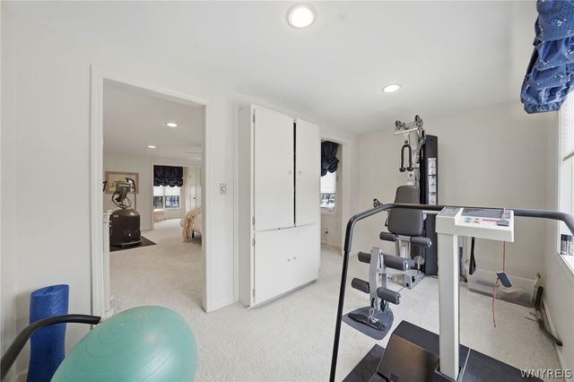 19 Rolling Meadow Ln, Amherst, NY 14051