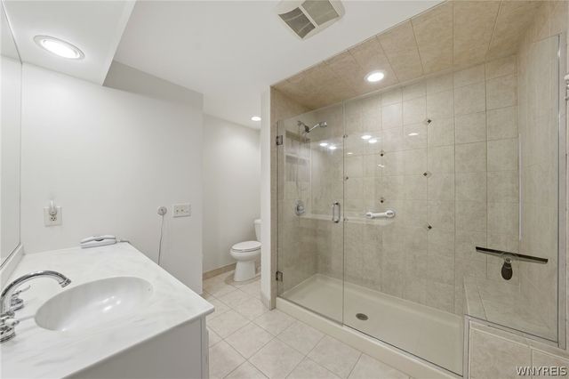 19 Rolling Meadow Ln, Amherst, NY 14051