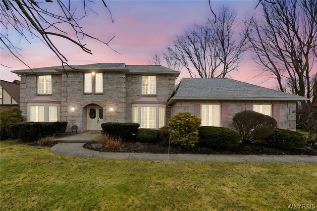 19 Rolling Meadow Ln, Amherst, NY 14051